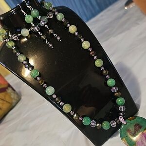 NWOT,Elegant Green Agate, AB Crystal  Purple Beaded Necklace Set